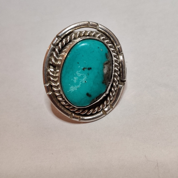 Vintage Southwestern Silver Ring with Turquoise - Picture 10 of 16